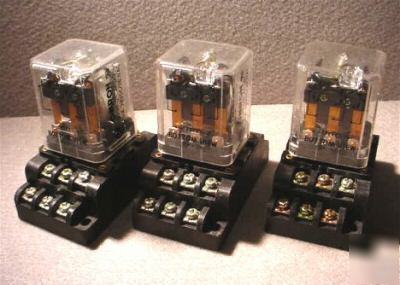 3 omron relay s with 3 circuits common no nc with base