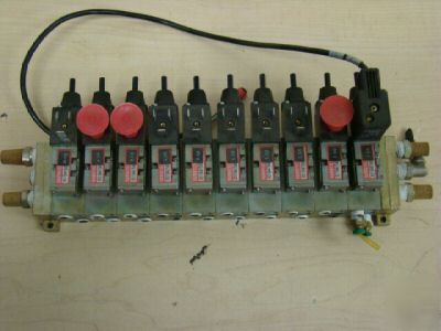 Numatics solenoid block 031SA4154011Z / 236-279B =