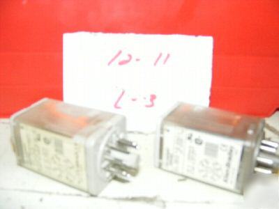 2 allen bradley cat 700-HA32A1 