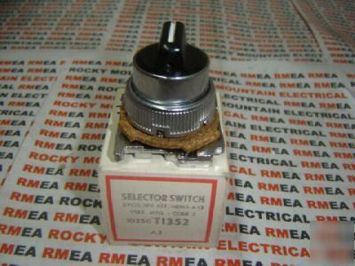 New cutler hammer selector switch 10250T1352 3 pos.