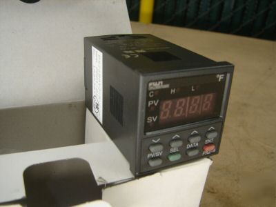 Fuji electric temperature controller PXZ4RAY2-5VC26