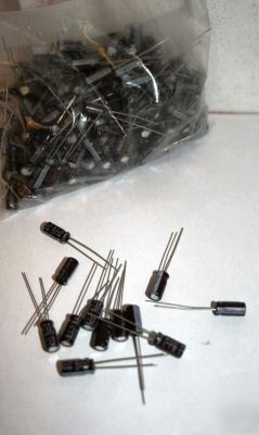 Bag qty of 100+ 47MF 25V mini radial capacitors BC158