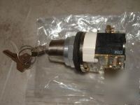 Allen bradley 800T-H33 keyed rotary switch 800TH33 nnb