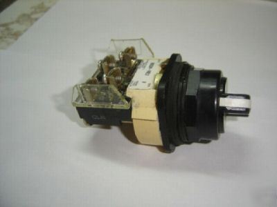 Allen bradley 8OOH-HR2A 2 positions selector switch