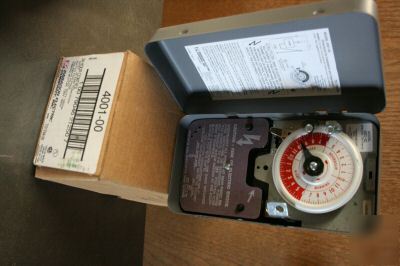 Paragon 4001-00 - indoor 24 - hour timer 40 amp/690VA