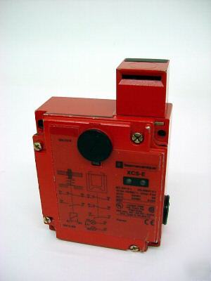 New telemecanique xcs-E7313 safety switch ( )