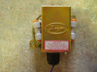 Dwyer differential pressure switch cat no 1910-0