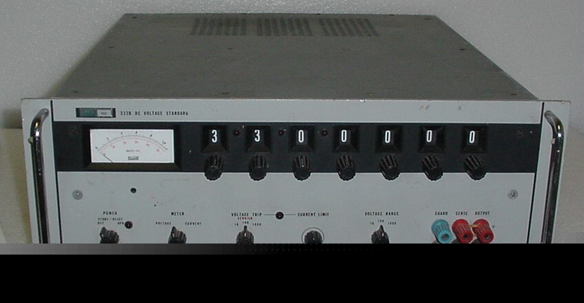 Fluke 332B dc voltage standard