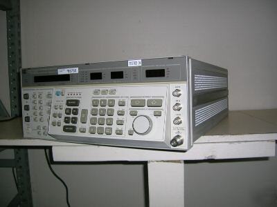 Hp 8663A synthesized signal generator. 10KHZ to 2560MH