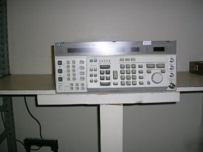 Hp 8663A synthesized signal generator. 10KHZ to 2560MH