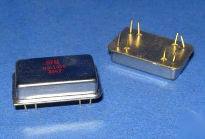 Rfm hd-1008 crystal oscillator metal can 8 gold leads 