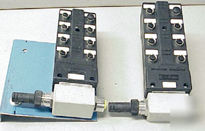 Lot 2 allen-bradley 1792D-16BVT0D devicenet i/o block