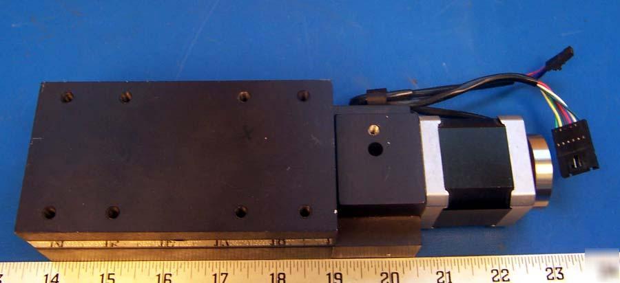 Neat 1-axis motorized compact ball way table rm-400-sm