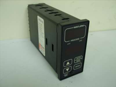 Watlow controls 985A-2DD00000 temperature controller