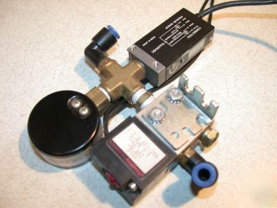 24VDC humphrey solenoid V310 w omron sensor vacuum