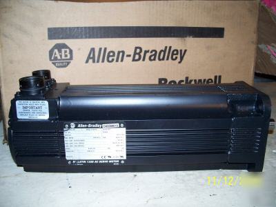 Allen bradley bulletin 1326AB-B430G-21 ac servo motor 