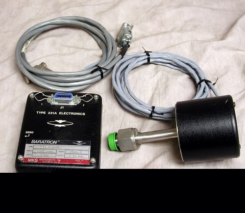 Mks baratron type 221AA 1000 torr vacuum gauge head