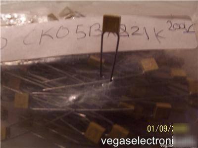 Molded radial ceramic capacitors C052 820PF 200 volts