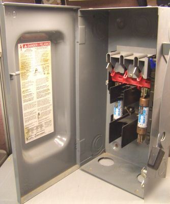 Square d 100 amp 1PH safety switch D223N nema 1 fusible