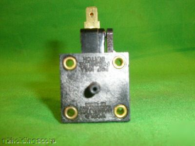 World magnetics psf 103A pressure switch