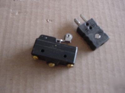 Thermal contact switches and plugs (lot of 8)