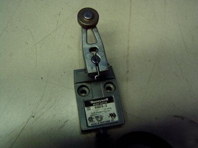 Honeywell micro limit switch m/n: 914CE16-3 - used