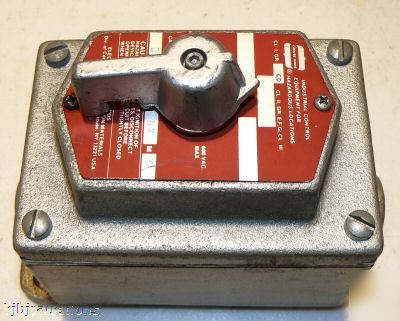 Crouse hinds DS675 explosion proof 3 position switch