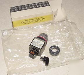 New allen bradley 800MR-U13H potentiometer in box