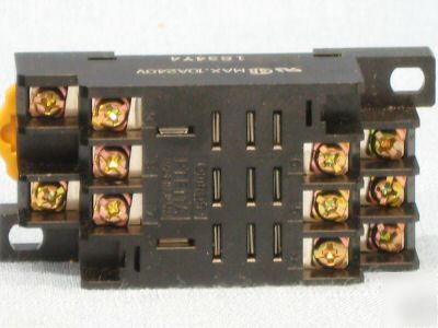 Omron relay socket, lot of 3, PTF11A 2XC08