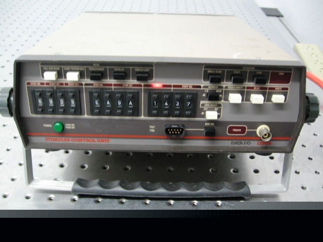 T29713 data i/o 1320A stimulus control unit