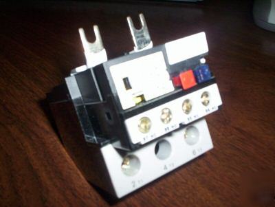 Adjustable thermal overload relay two pole range 17-25