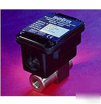 Setra wet differential pressure transducer