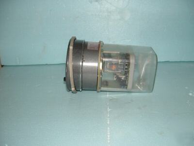  dwyer photohelic pressure switch . series 3000