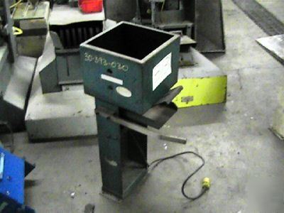 Vibratory parts feeder hopper .5 cub foot automation