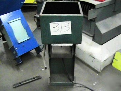 Vibratory parts feeder hopper .5 cub foot automation